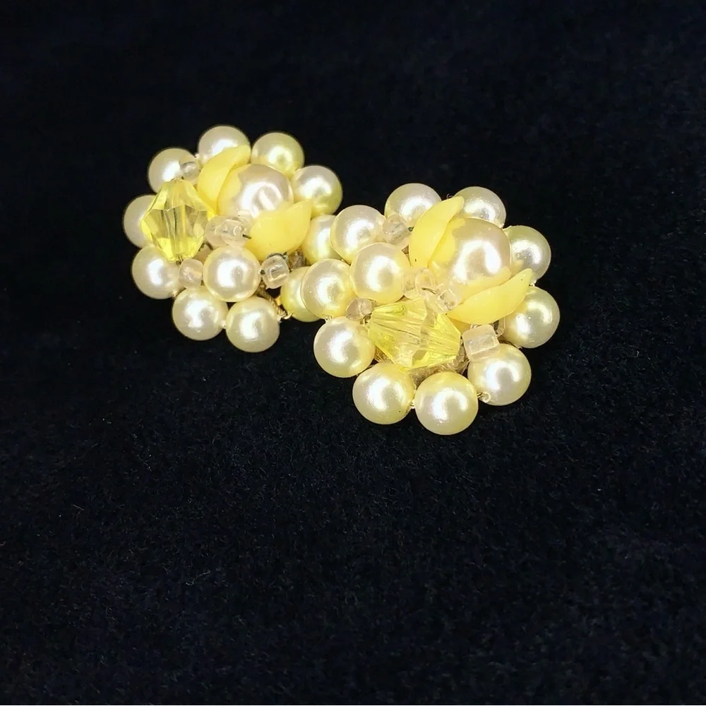 Vintage Ivory Pearl Glass Bead Clip On Earrings Made In Japan Wedding Formal